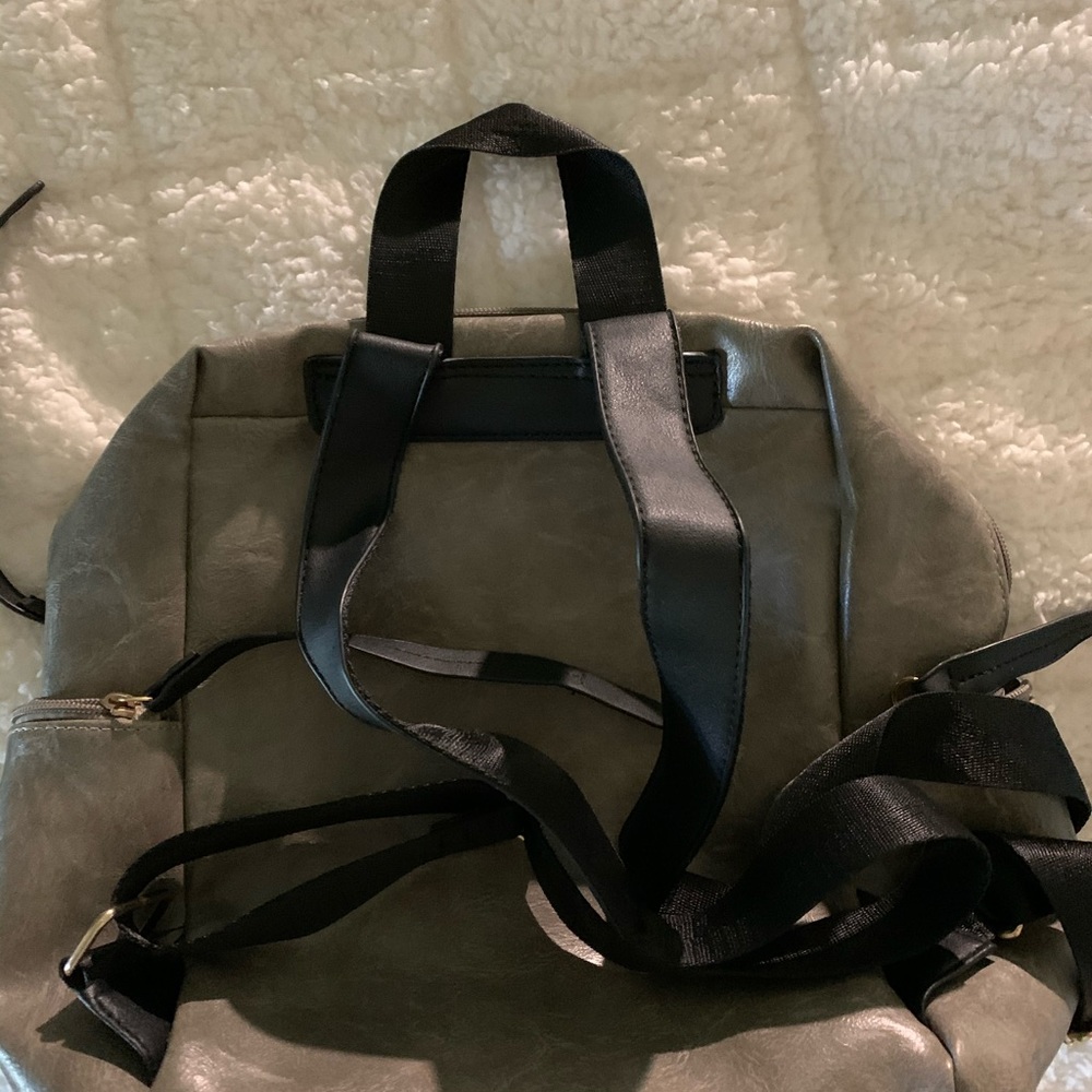 Backpack - Picture 3 of 4